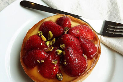 strawberry custard tart