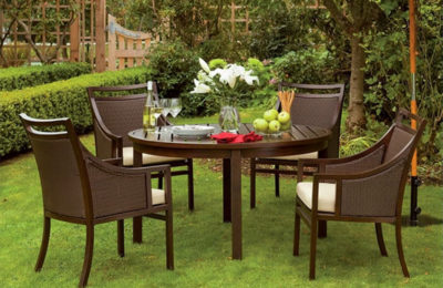 outdoor table and chairs